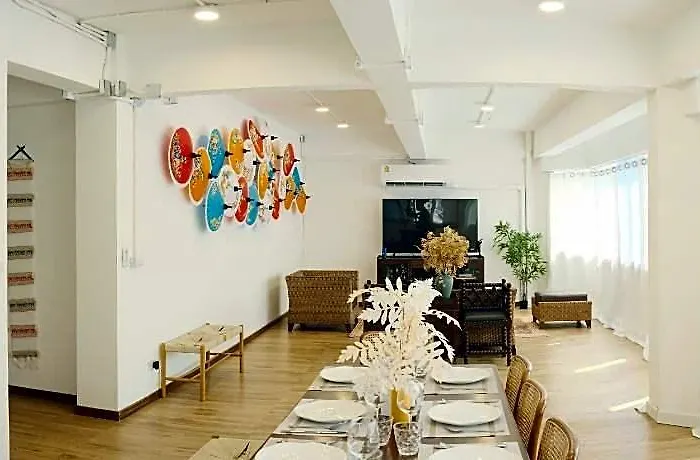 Rare To Find 3 Bedroom China Town, 2 Mins From Mrtrain ホテル