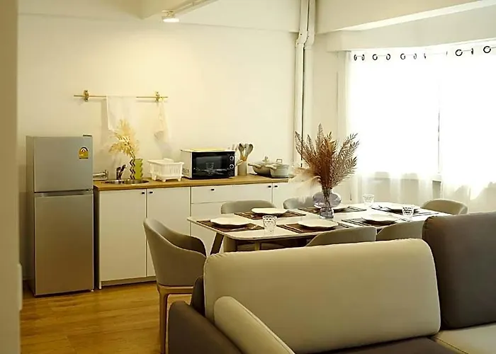 Rare To Find 3 Bedroom China Town, 2 Mins From Mrtrain 3* バンコク都