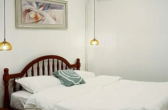 Rare To Find 3 Bedroom China Town, 2 Mins From Mrtrain