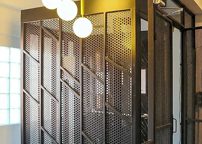 Rare To Find 3 Bedroom China Town, 2 Mins From Mrtrain ホテル 3*