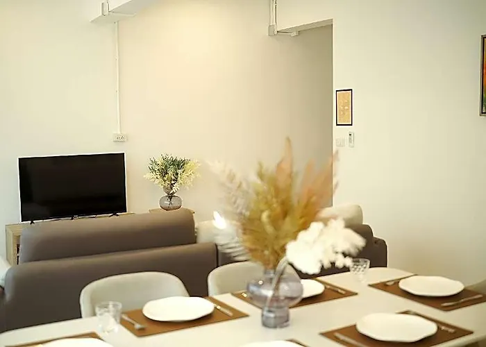 ホテル Rare To Find 3 Bedroom China Town, 2 Mins From Mrtrain 3*